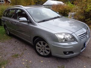 Toyota Avensis bild 2
