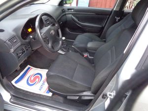 Toyota Avensis bild 26