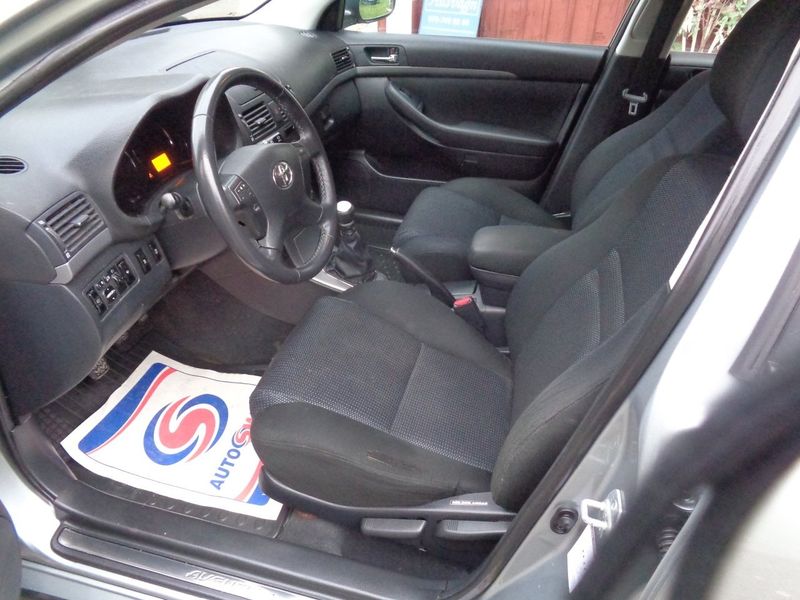 Toyota Avensis bild 26