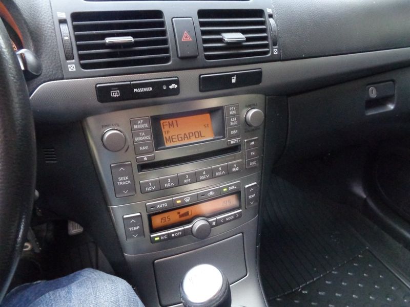 Toyota Avensis bild 24