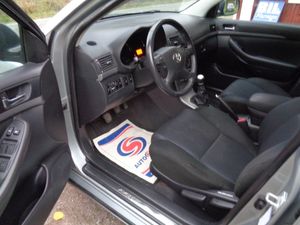 Toyota Avensis bild 32