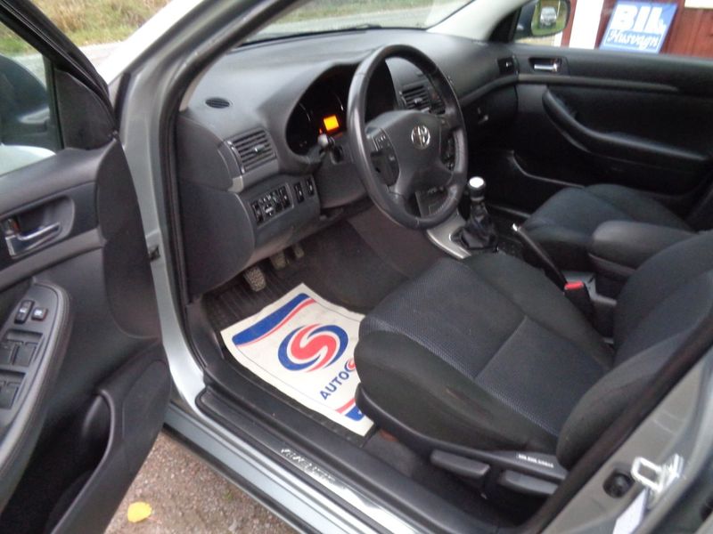 Toyota Avensis bild 32