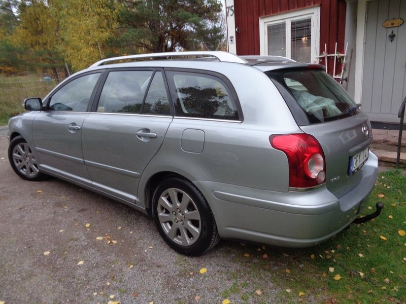 Toyota Avensis bild 3