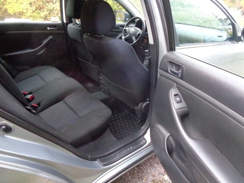 Toyota Avensis bild 9