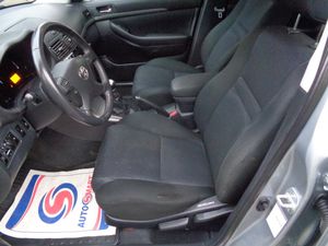 Toyota Avensis bild 6