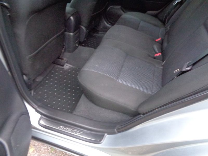 Toyota Avensis bild 8