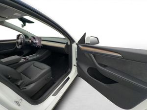 Tesla Model Y bild 23