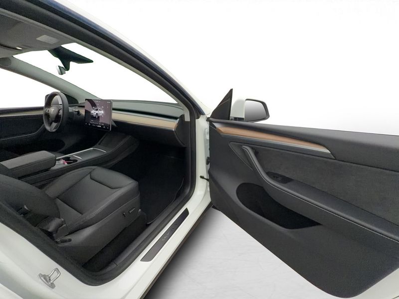 Tesla Model Y bild 23