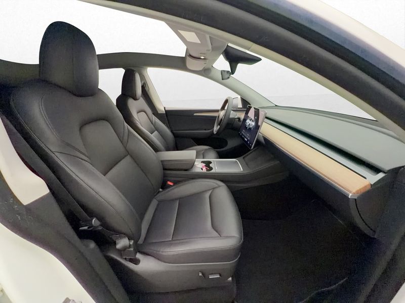 Tesla Model Y bild 24