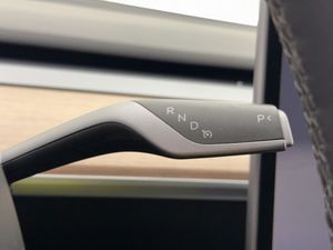 Tesla Model Y bild 36