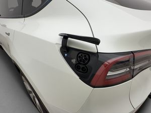 Tesla Model Y bild 28
