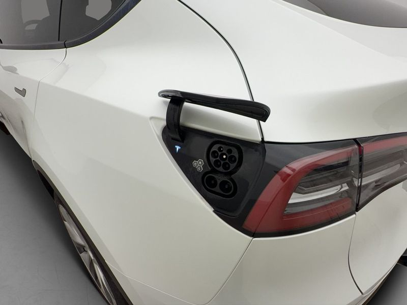 Tesla Model Y bild 28
