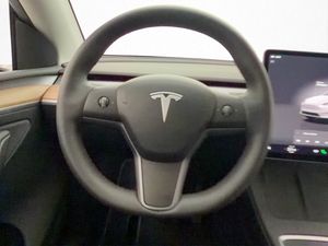 Tesla Model Y bild 16