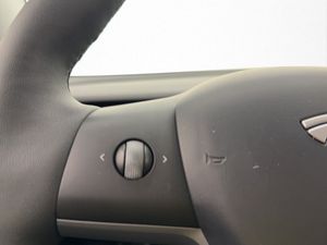 Tesla Model Y bild 35