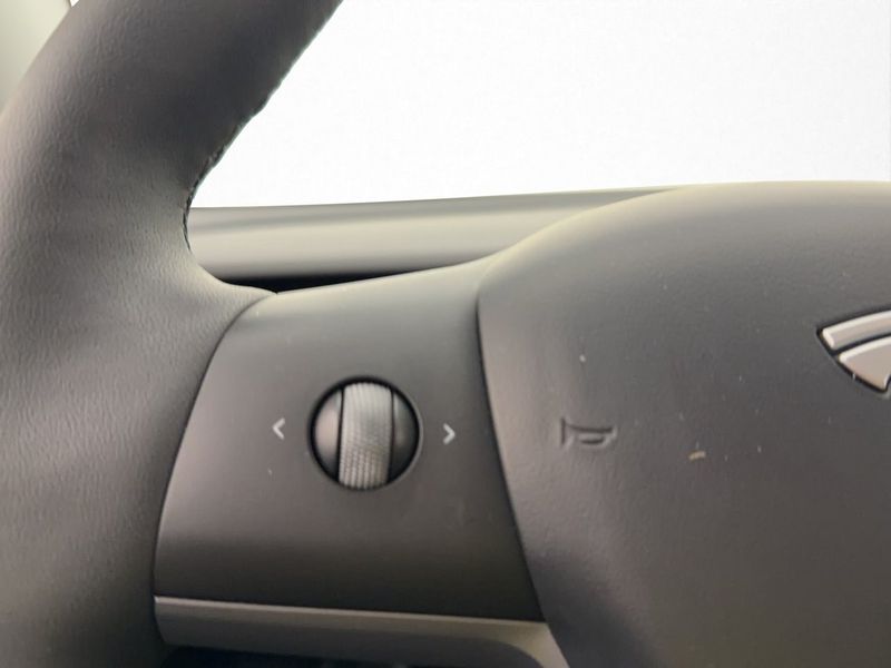 Tesla Model Y bild 35