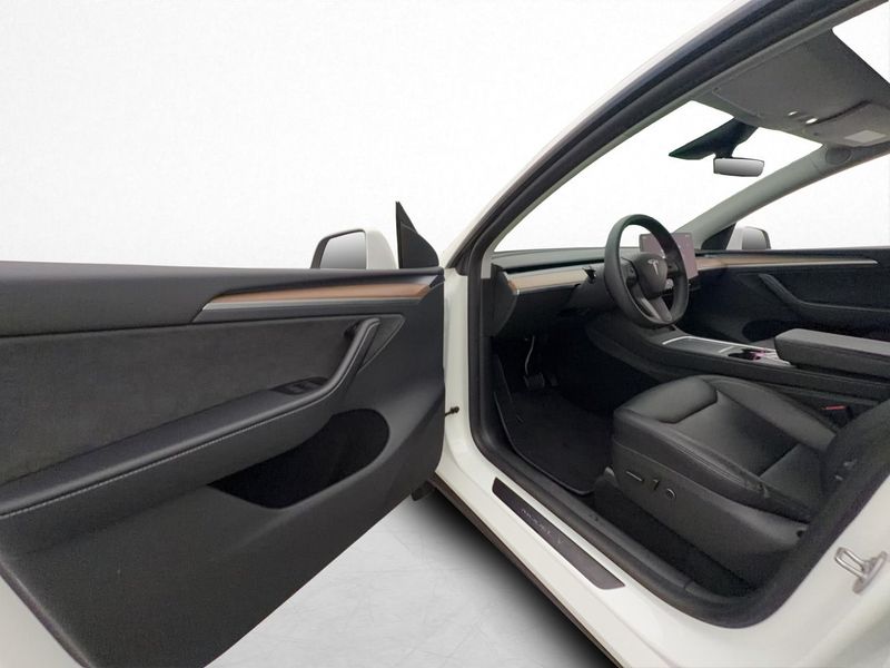 Tesla Model Y bild 12