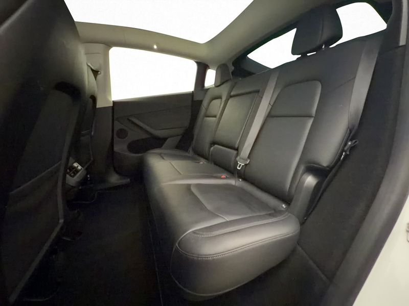 Tesla Model Y bild 25