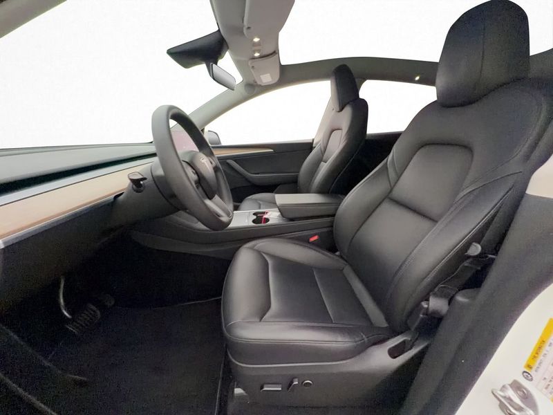 Tesla Model Y bild 13