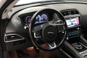 Jaguar F-Pace bild 6