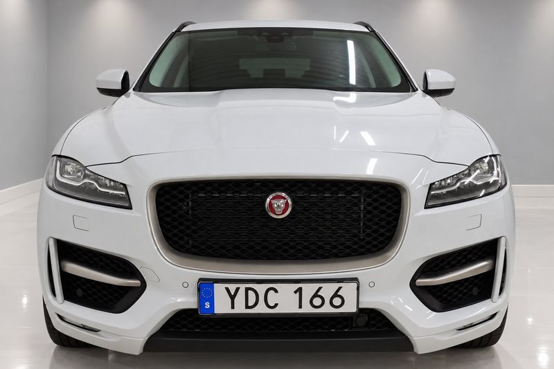 Jaguar F-Pace bild 2
