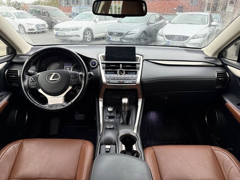 Lexus NX bild 12