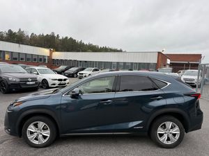 Lexus NX bild 2