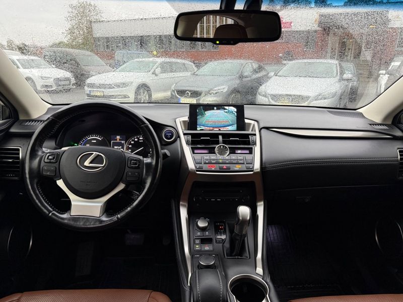 Lexus NX bild 19