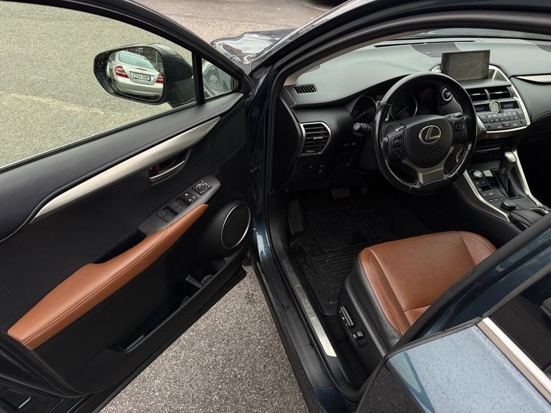 Lexus NX bild 10