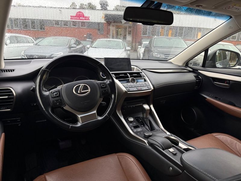 Lexus NX bild 11