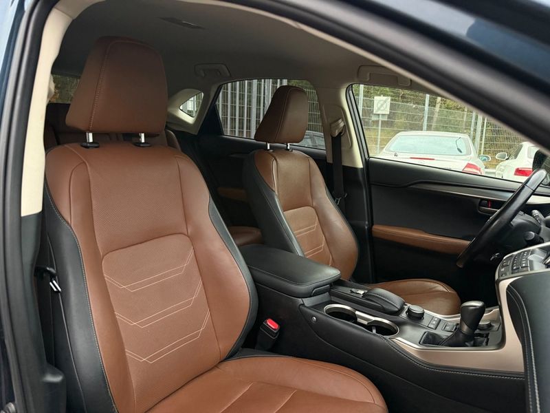 Lexus NX bild 14
