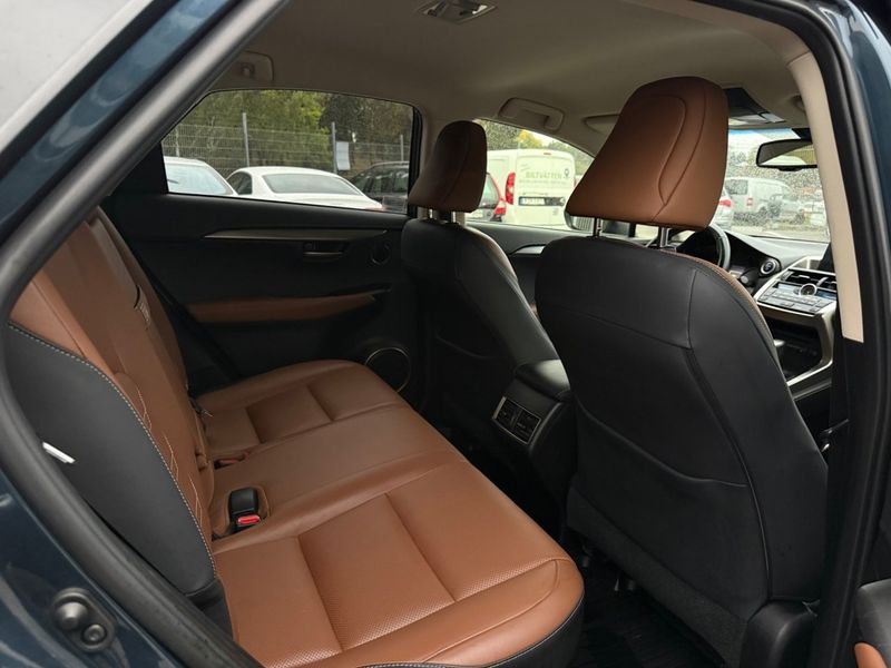Lexus NX bild 17
