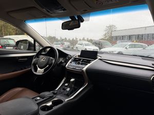 Lexus NX bild 13