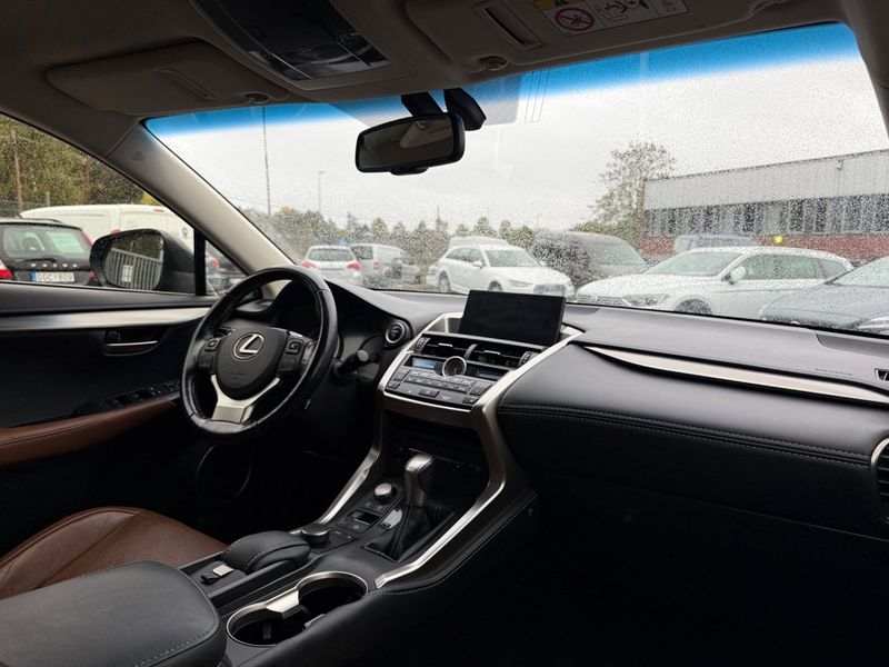 Lexus NX bild 13