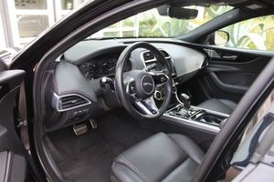Jaguar XE bild 4