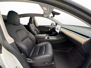 Tesla Model Y bild 17