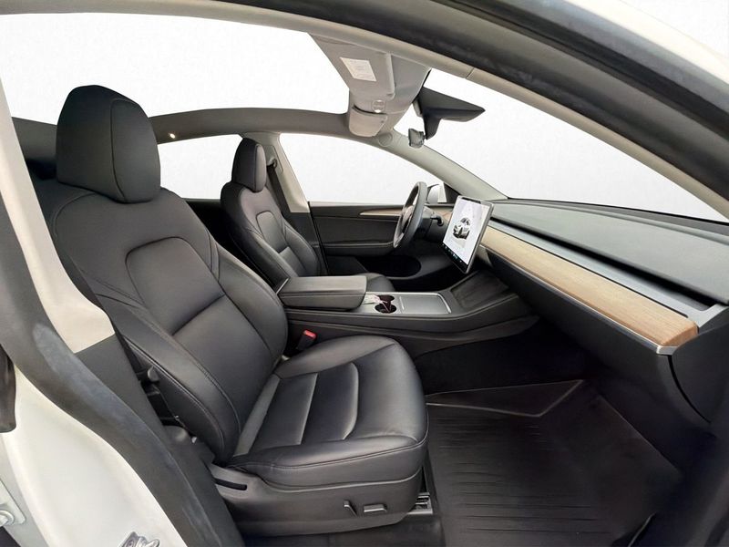 Tesla Model Y bild 17