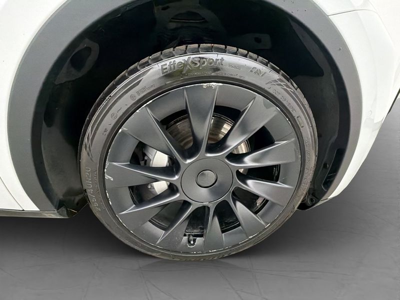 Tesla Model Y bild 31