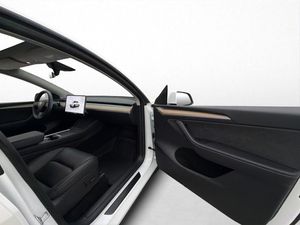 Tesla Model Y bild 25