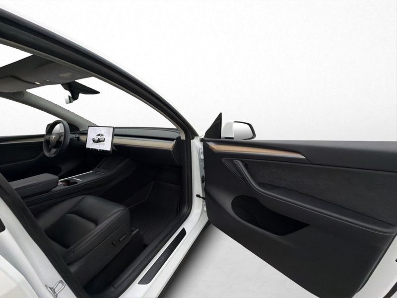 Tesla Model Y bild 25