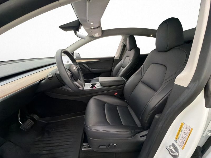 Tesla Model Y bild 14