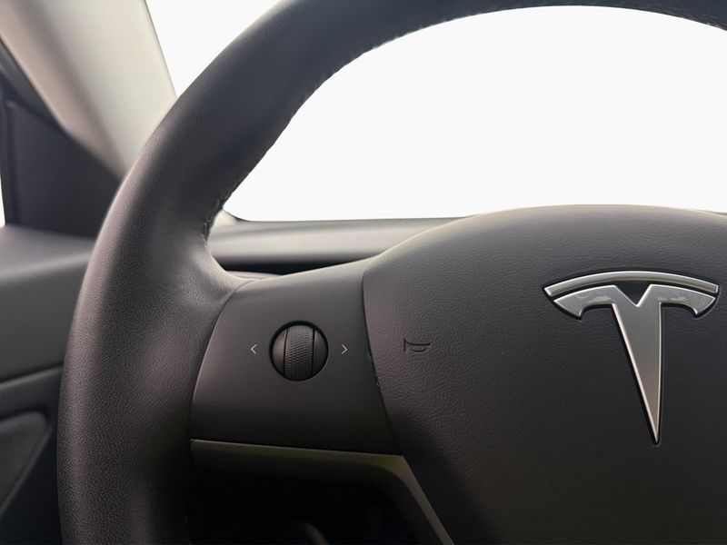 Tesla Model 3 bild 16