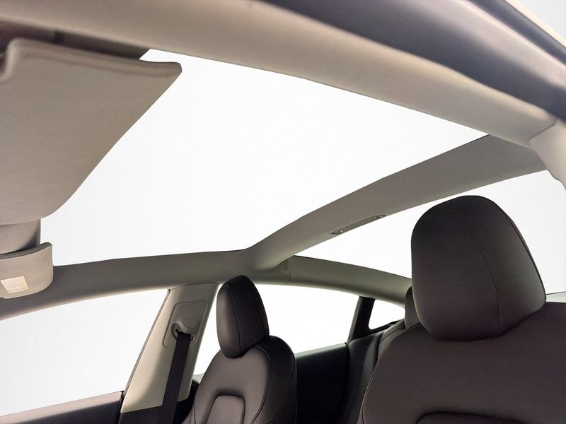 Tesla Model 3 bild 13