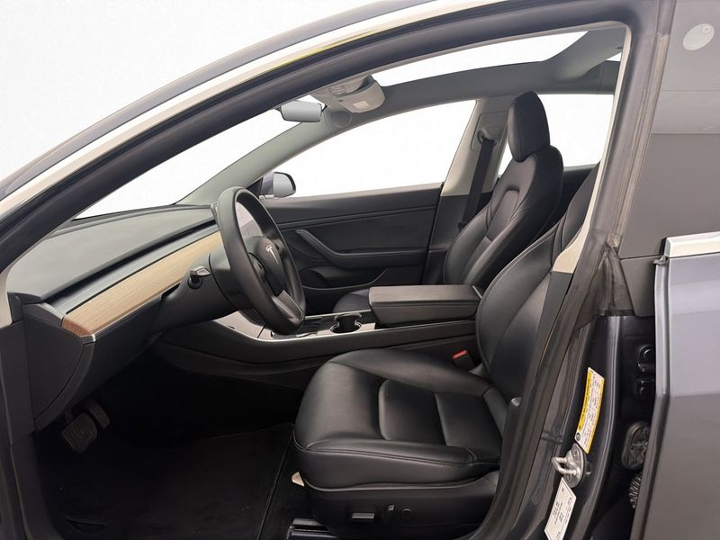 Tesla Model 3 bild 12