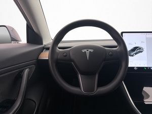 Tesla Model 3 bild 15