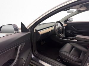 Tesla Model 3 bild 11