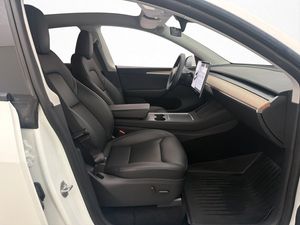 Tesla Model Y bild 28