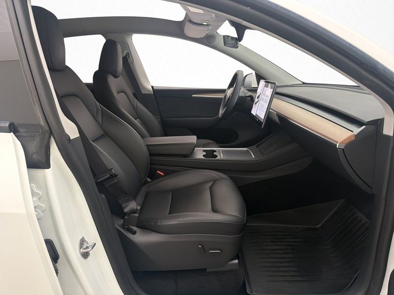 Tesla Model Y bild 28
