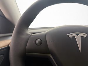 Tesla Model Y bild 17