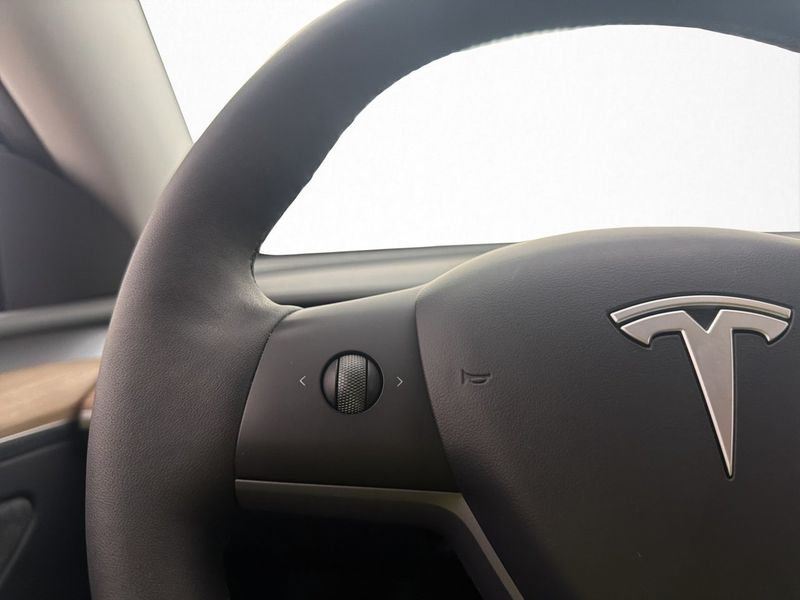 Tesla Model Y bild 17