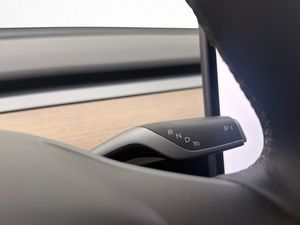 Tesla Model Y bild 35
